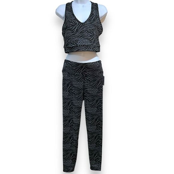 JOSIE NATORI Getaway Animal Print Gray Black Leggings (S) & Sports Bra (M) NWTs - Picture 1 of 14